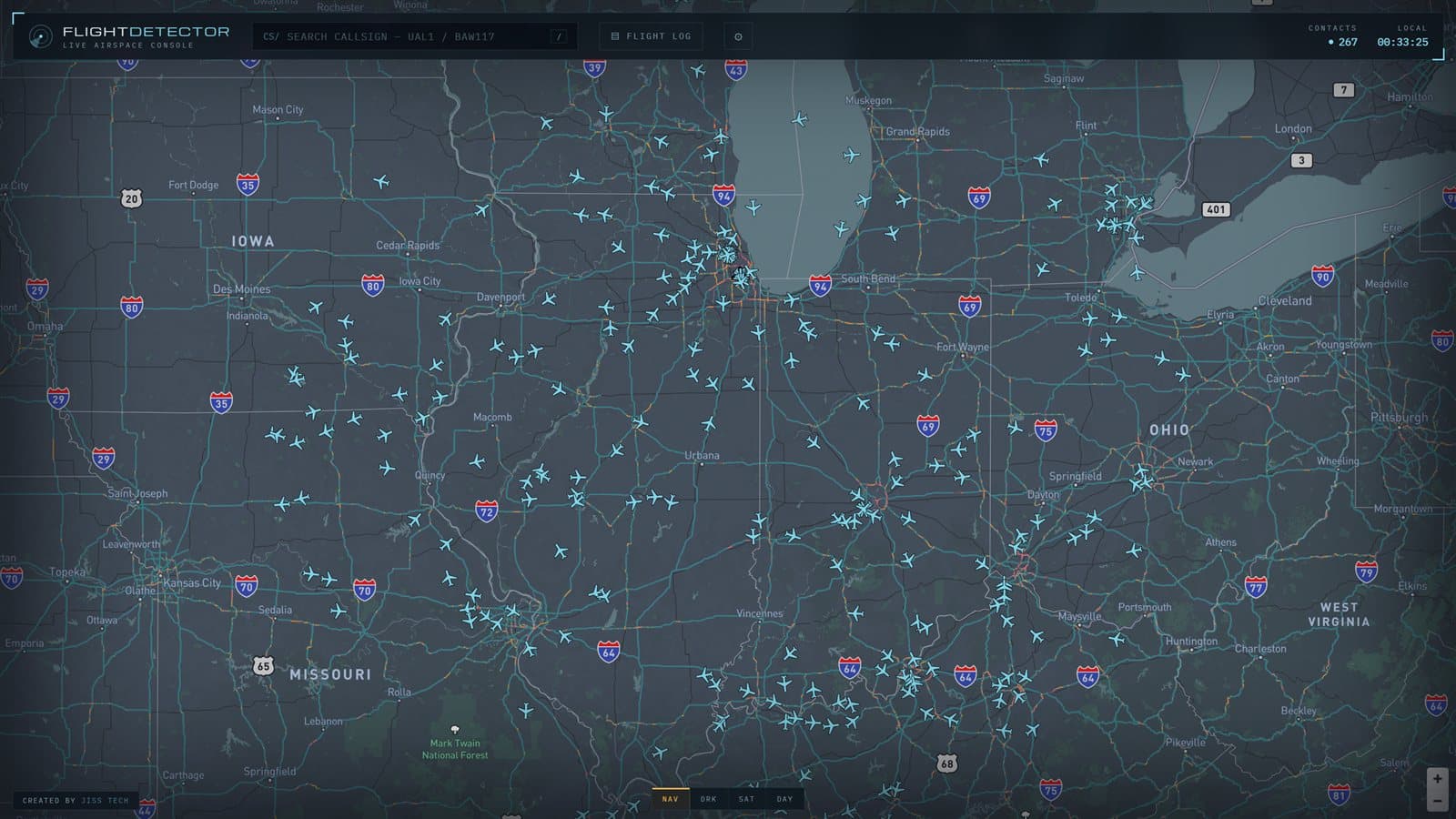 FlightDetector live map tracking hundreds of aircraft across the Midwest